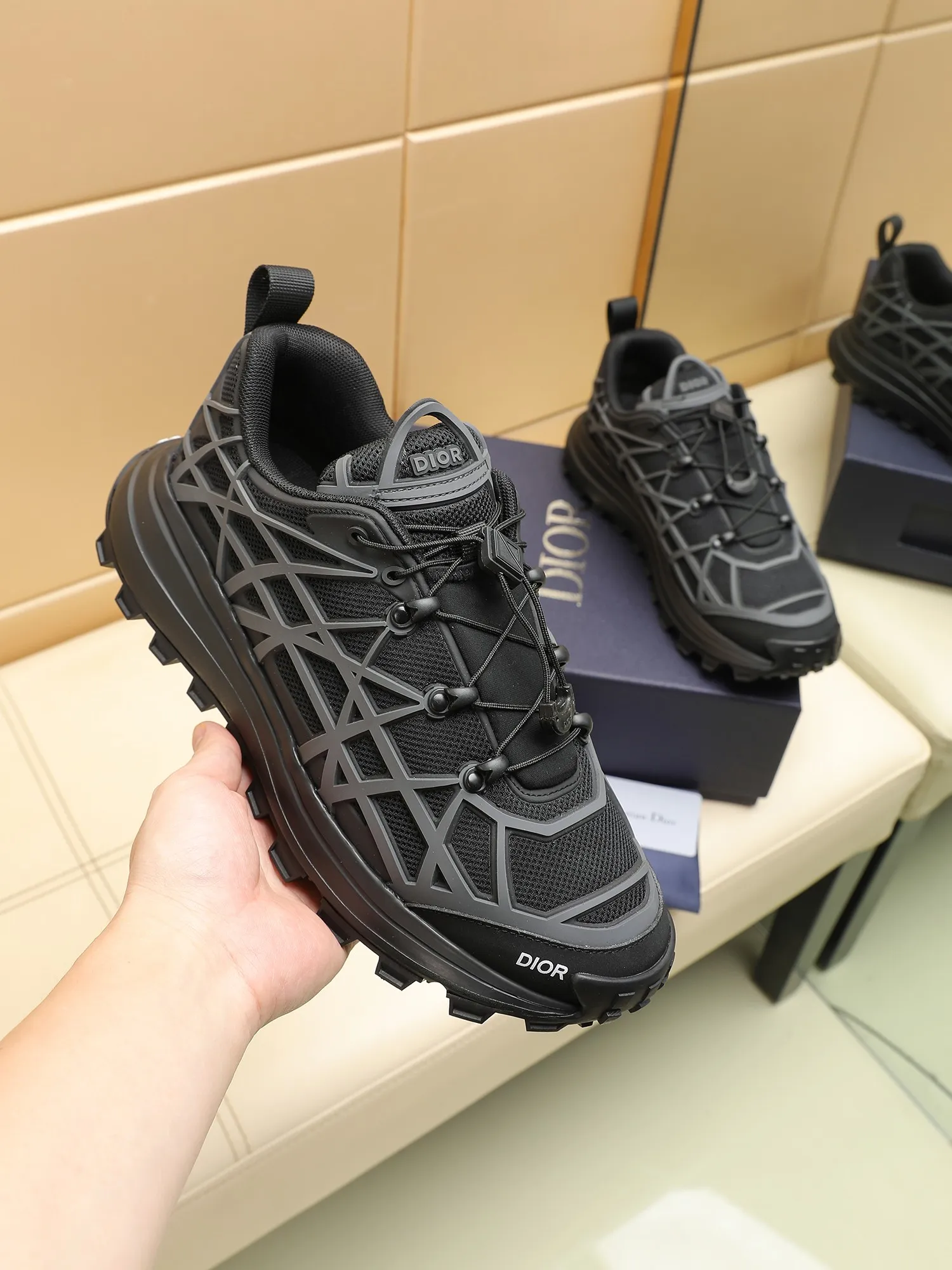 Men's Men's Shoes 💰520 [New Style] 🏍️🏍️Dior-B31 RUNNER sneakers highlight the fashionable silhouette, decorated with curved cannage pattern, reinterpreting classic patterns in a structural style, enriching Dior's 2023 summer men's wear series. Meticulously crafted using the advanced craftsmanship of hiking shoes, it blends outdoor culture with Dior heritage. Code number 38-45, multiple colors available, 38-44 (45 can be customized